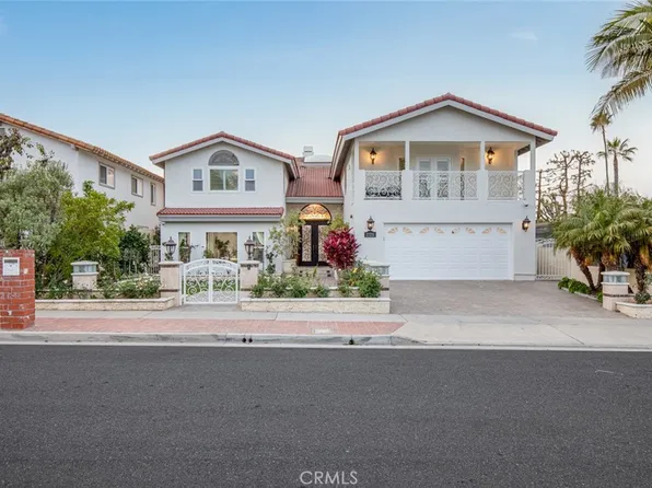 17211 Sandra Lee Ln, Huntington Beach, CA 92649
