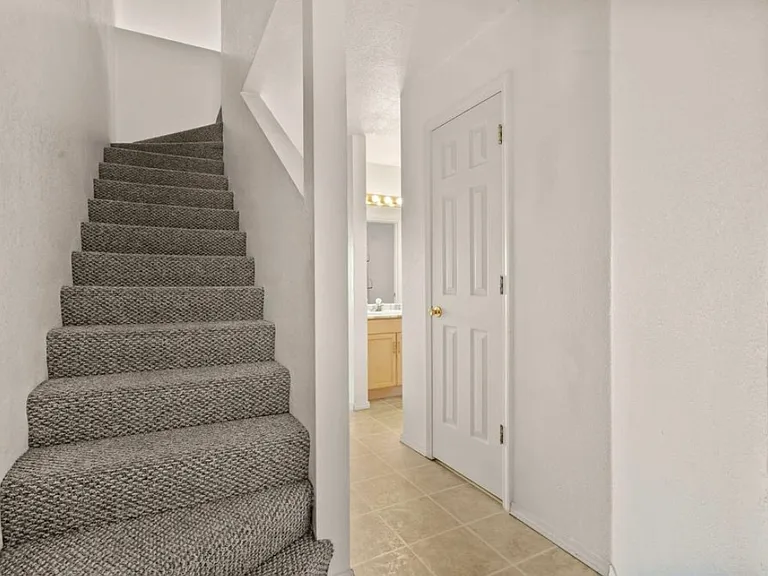 510 Abby Ln #7 — Photo 2