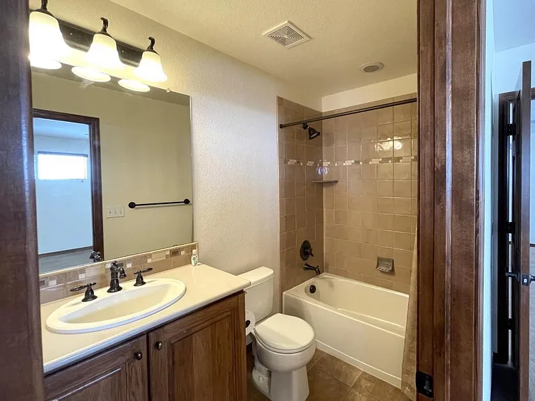 15720 Carob Cir — Photo 18