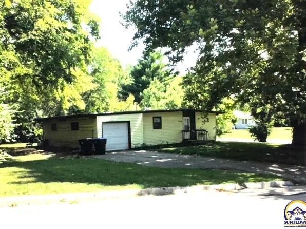 3436 SW Plass Ave, Topeka, KS 66611