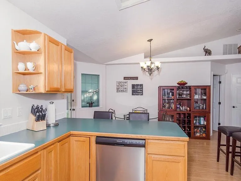 10531 W Greenleaf St — Photo 12