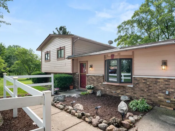101 Seabury Rd, Bolingbrook, IL 60440
