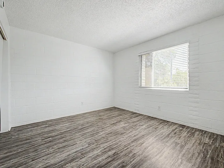 9514 N. 8th St — Photo 22
