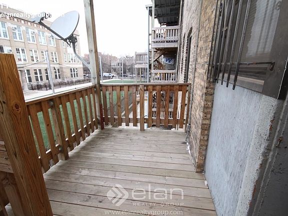 5th image of 827 W Waveland Ave APT 2S