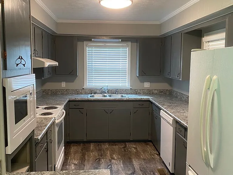 960 Fairground St — Photo 16