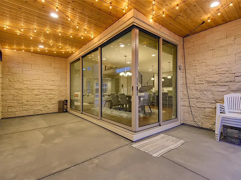 6131 N Chester St — Photo 16