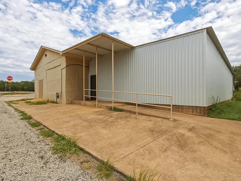 5843 US Highway 83 — Photo 7