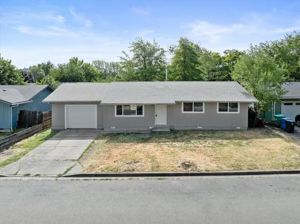 22 Bosc Way, Eagle Pt, OR 97524