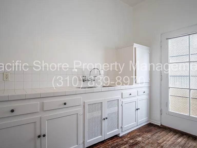 559 Alexandria Apartments — Photo 6