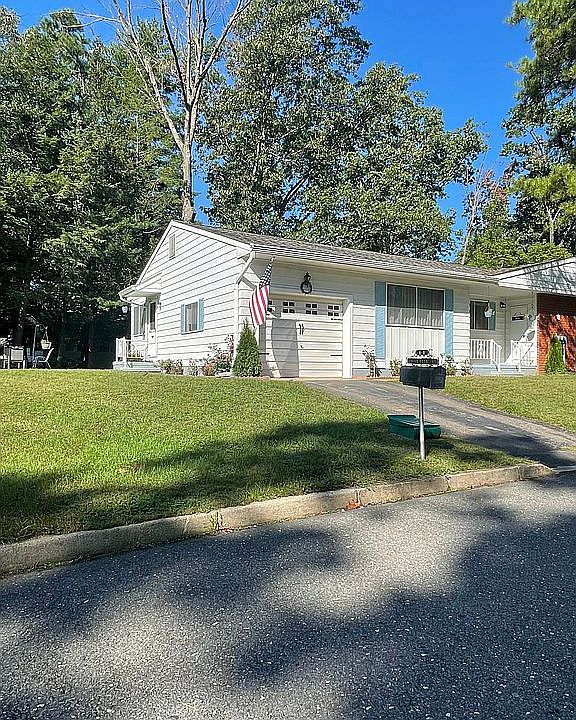 1st image of 8B Florida Ct