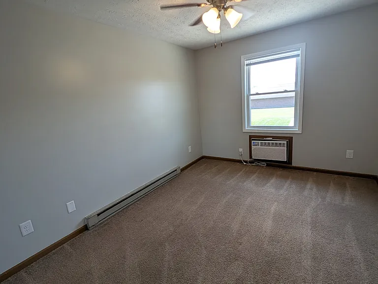 1550 Hawk Cir #D — Photo 14