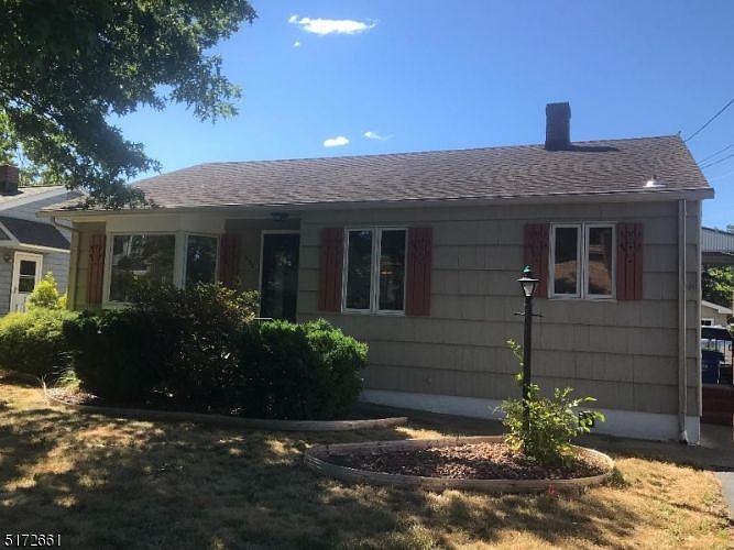 2nd image of 536 Longwood Ave