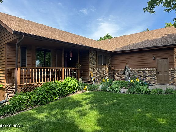 3rd image of 1623 Hillcrest Dr