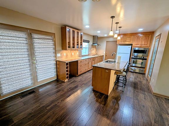 3rd image of 12727 El Capitan Way