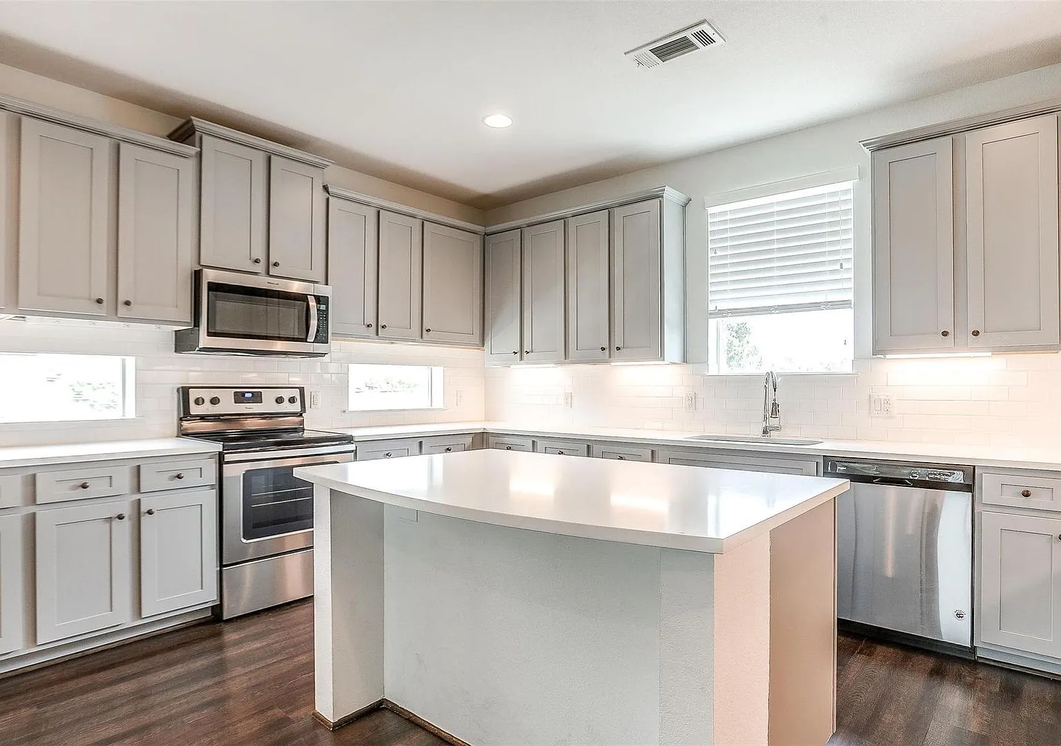 Westcliff Area 5 Bedrooms, 5 Bath Three Story Townhome — Photo 4