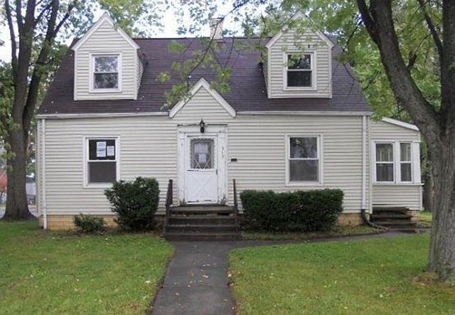 1st image of 619 W Oak St