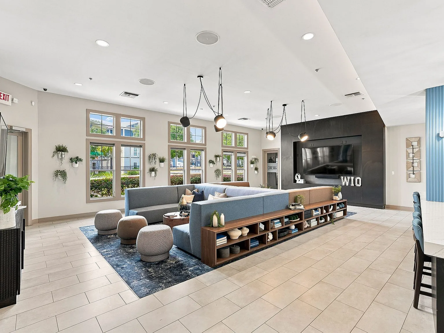 West 10 — Photo 3