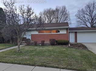 22441 E Price Dr, Clinton Township, MI 48035