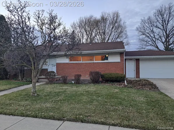 22441 E Price Dr, Clinton Township, MI 48035