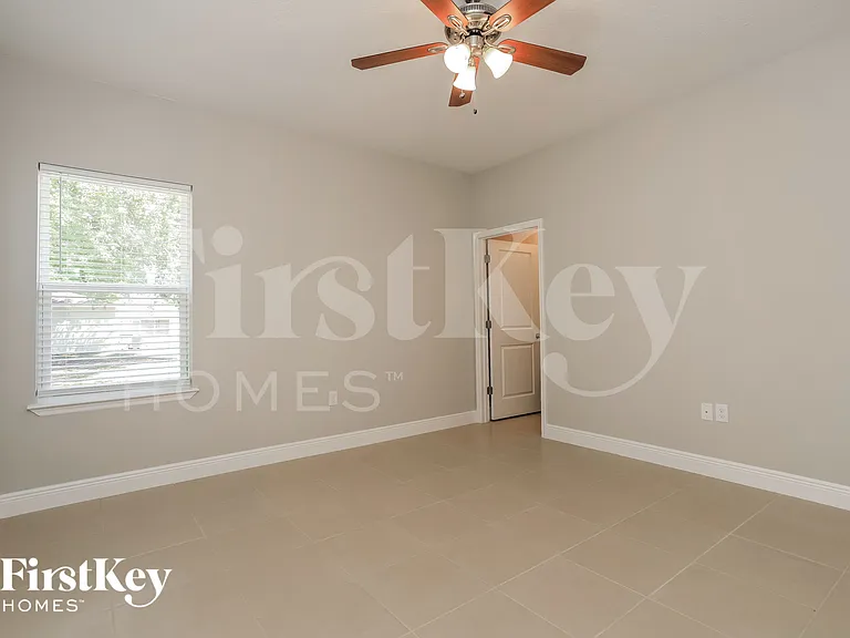 568 Hummingbird Ct — Photo 7