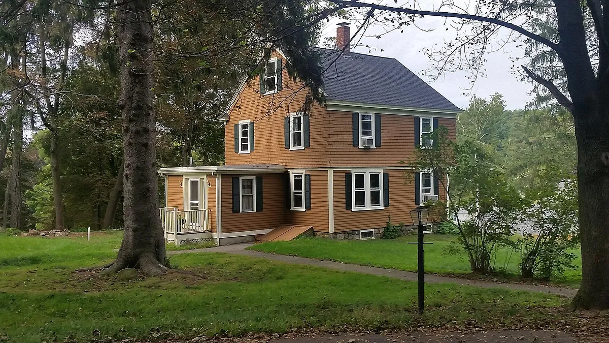 Side and back - 62 Davis Ct
