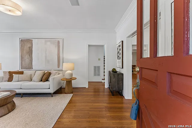120 Lamont Ave — Photo 25