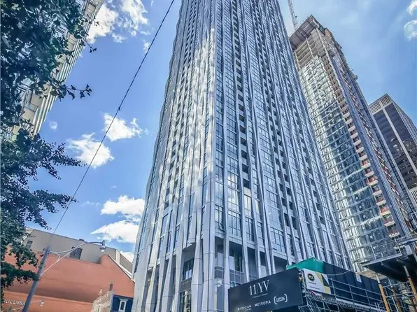 1 Yorkville Ave #3302, Toronto, ON M4W