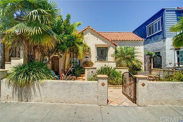 1st image of 217 Santa Ana Ave
