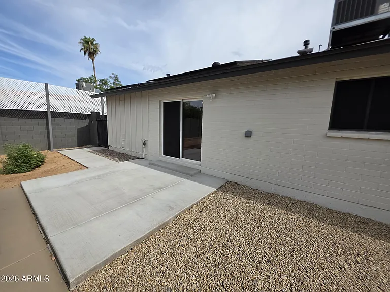 3735 E Claire Dr — Photo 23