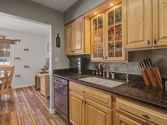 5th image of 125 Kennedy Drive #10
