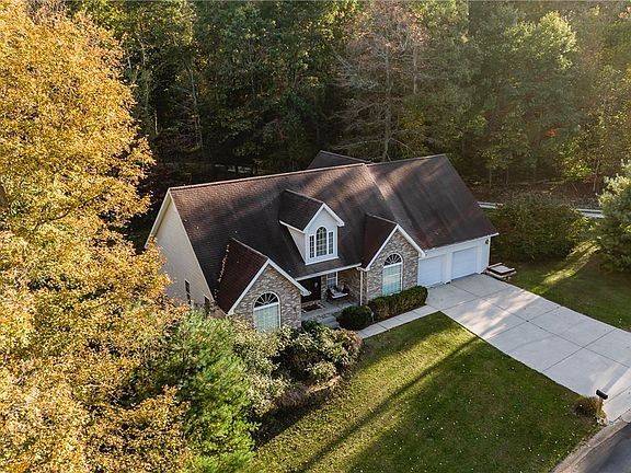 2nd image of 140 Woodyards Cave Rd