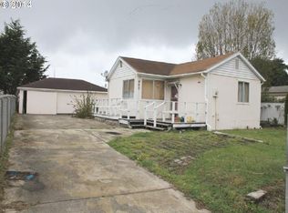 960 Elmira Ave, Bandon, OR 97411