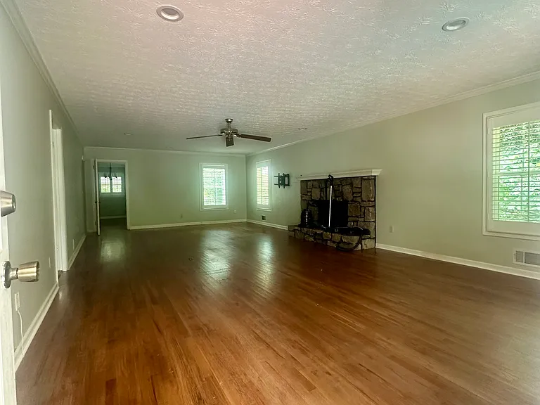 1196 Tuggle Dr — Photo 5