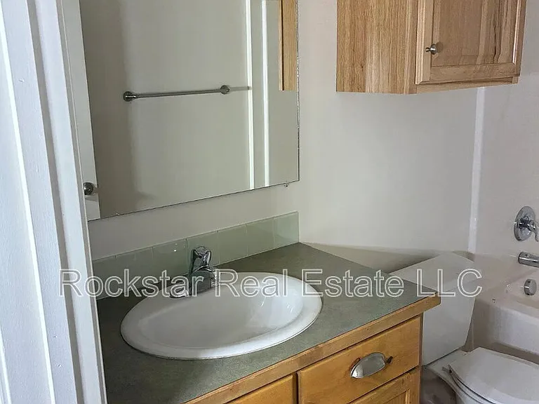 823 E Bismark Ave — Photo 6