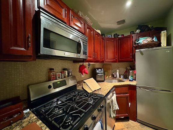 5th image of 421 E 78th St #2B