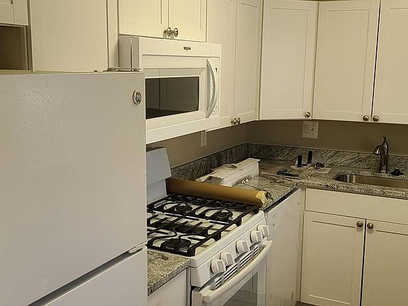 4th image of 7404 Storm Ct