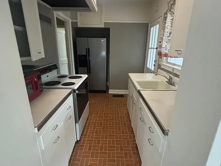 3840 Creswell Ave #1 — Photo 3