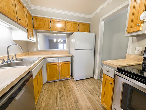 3rd image of 49 Somersett Dr #49