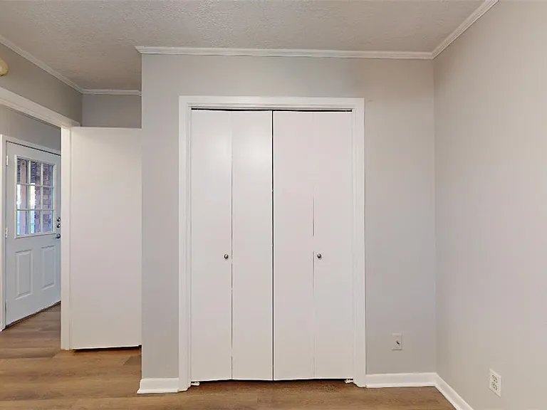 3904 Windwood Cir — Photo 19