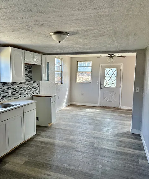 613 SW 1st St — Photo 3