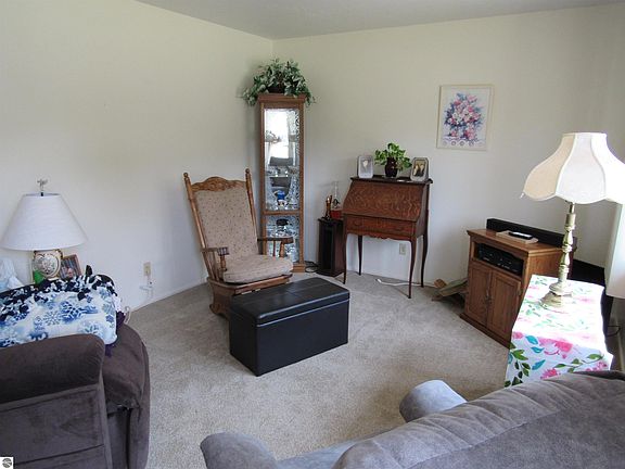 2nd image of 528 N 1st Ave