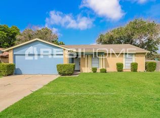 3401 Glenda Dr, Grand Prairie, TX 75052