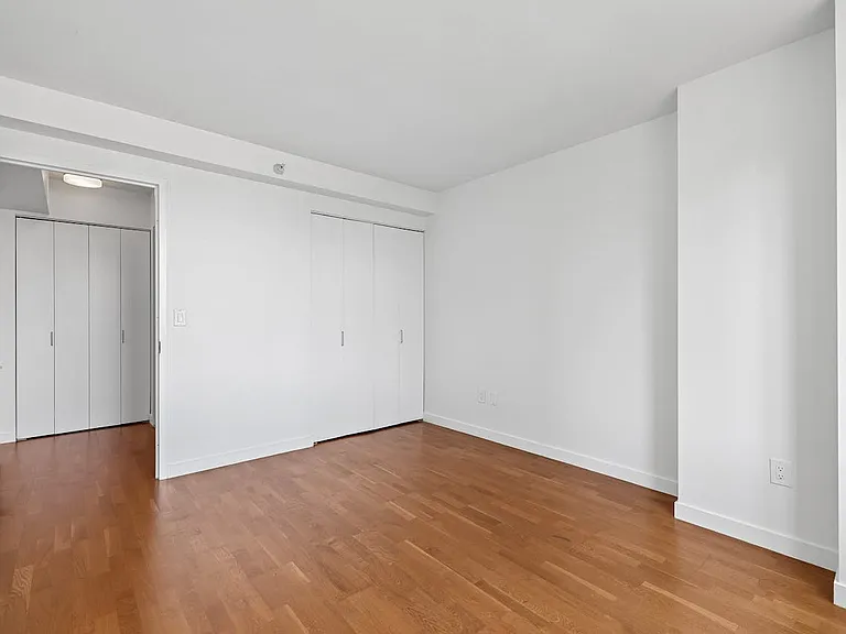 420 W 42nd St #27D — Photo 14