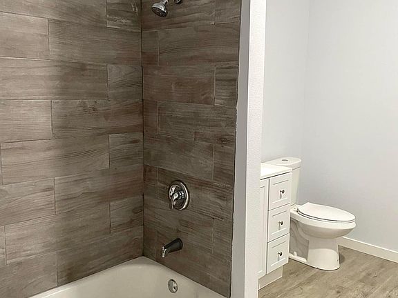 4th image of 208 Birch Ave #208