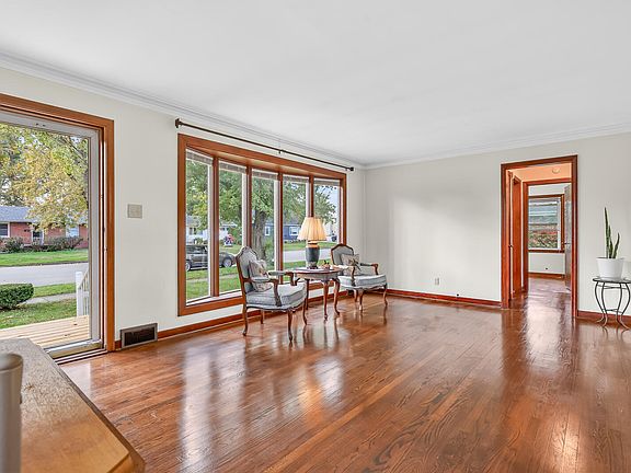 3rd image of 17 N Washington St