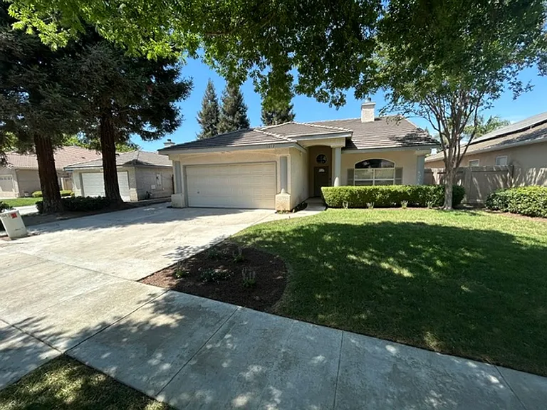 1612 E Victor Ave — Photo 1