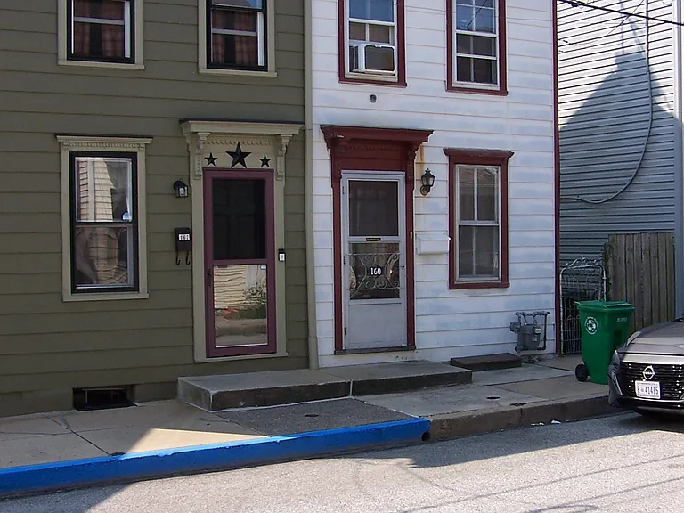 160 E Penn St — Photo 2
