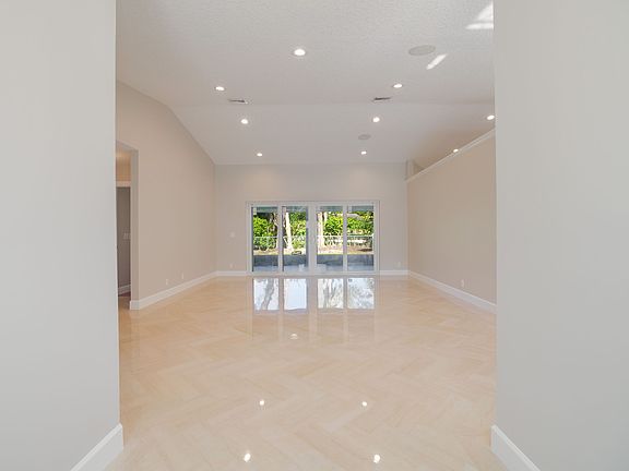 5th image of 8571 Whispering Oak Way