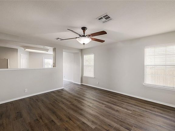 4th image of 225 Capistrano Dr