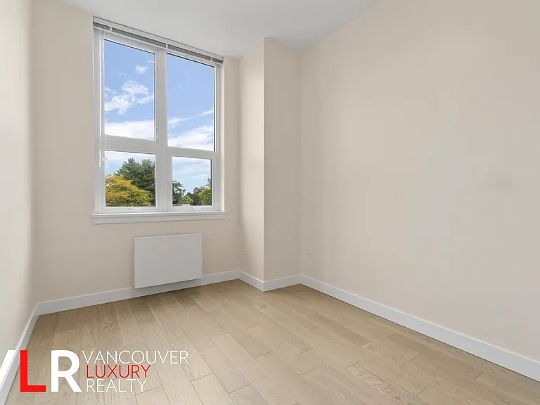 6733 Cambie St #303 — Photo 17